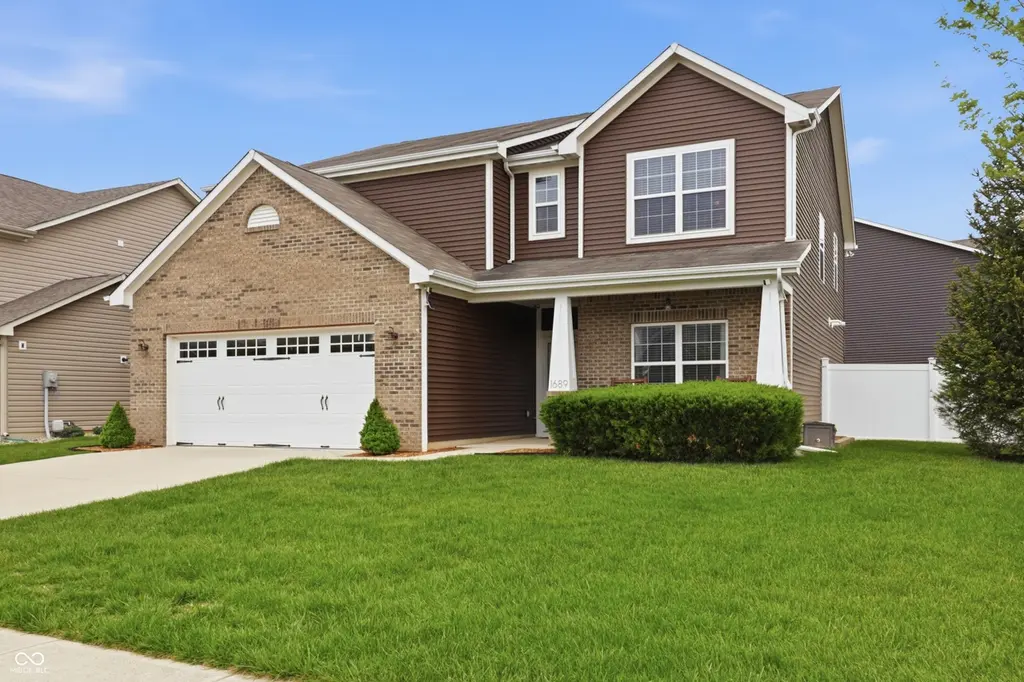 1689 Maplewood Ln
