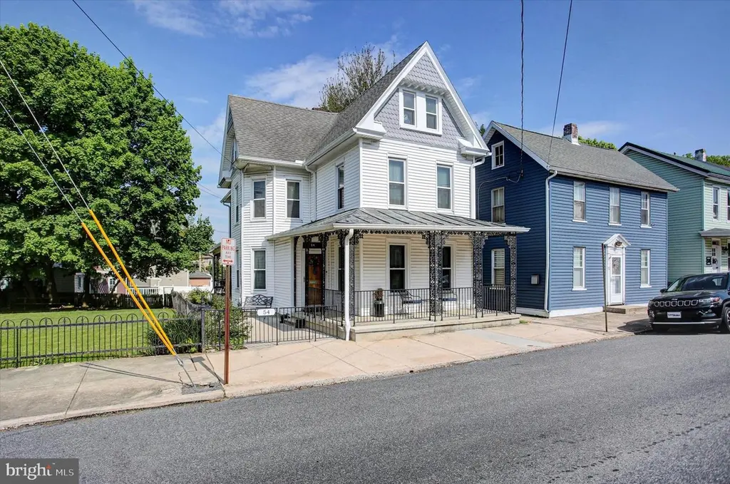 54 Clayton Ave