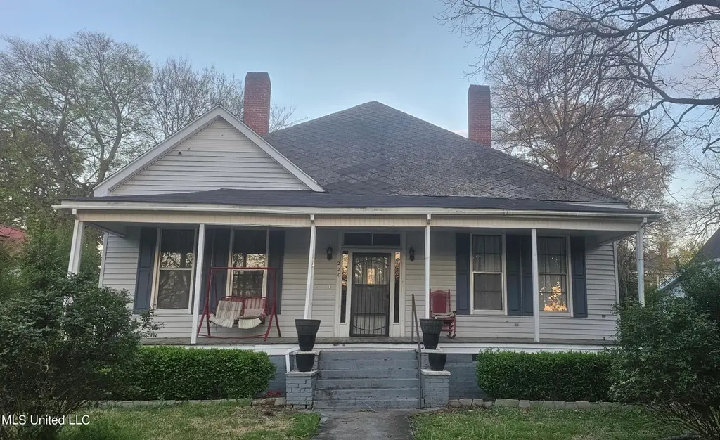 220 Calhoun Ave