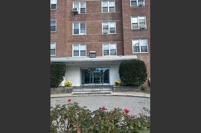 1111 Midland Ave Unit 4 P