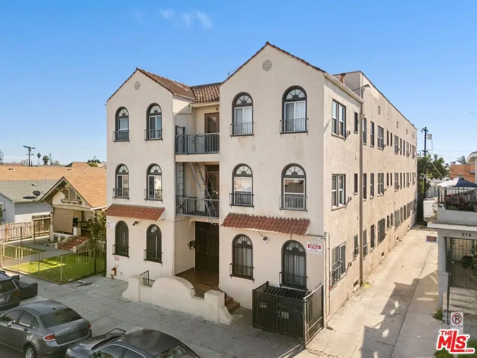 210 W 43rd Pl