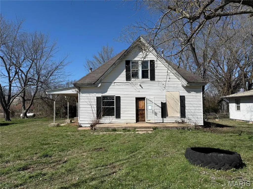 718 E Main St