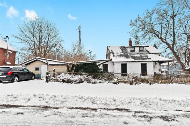 162 Edison St
