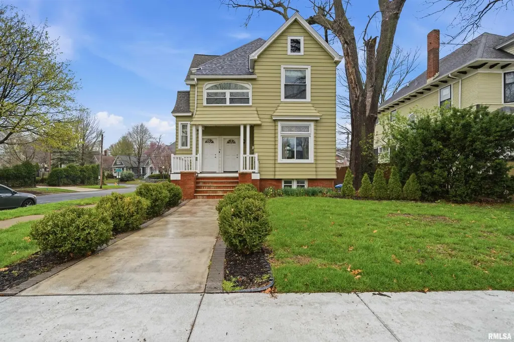 1637 W Moss Ave