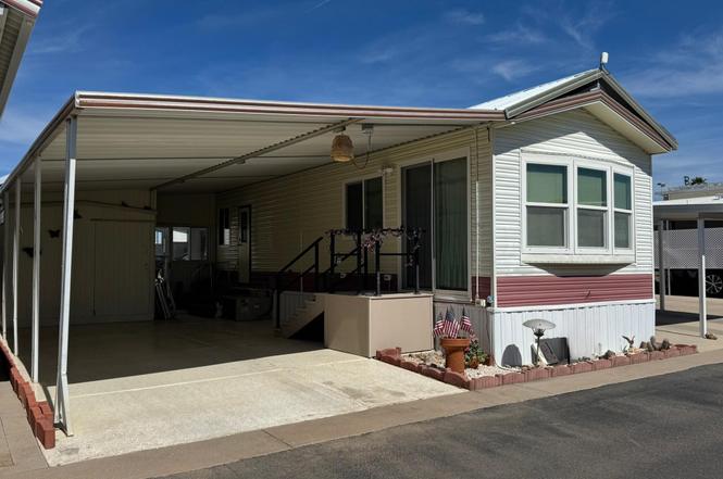 214 E Cholla Ln