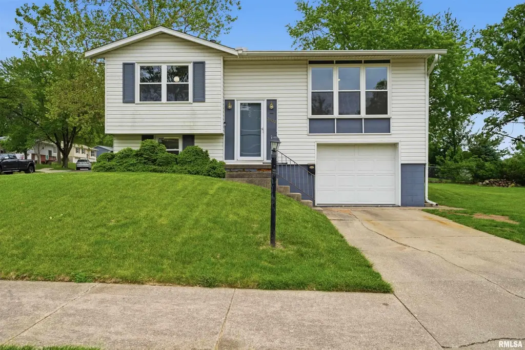 3802 W Creighton Ter