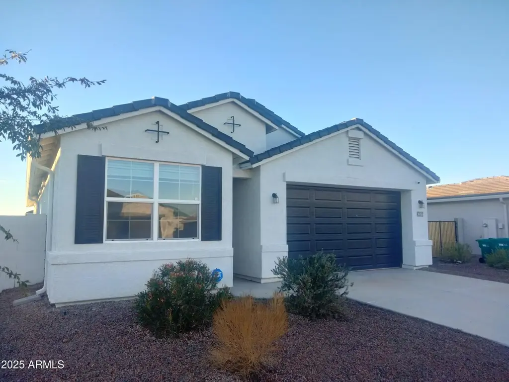 36063 W San Alvarez Ave