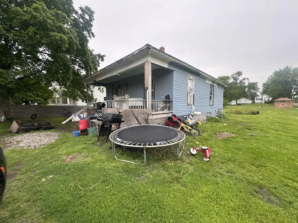 902 Jenkins St