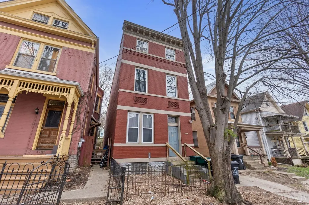 2308 W Clifton Ave