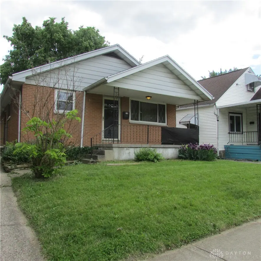 218 E Parkwood Dr