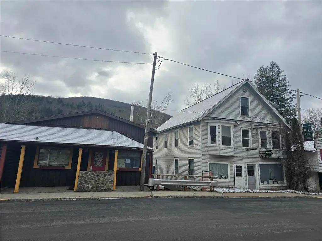 646 Main St