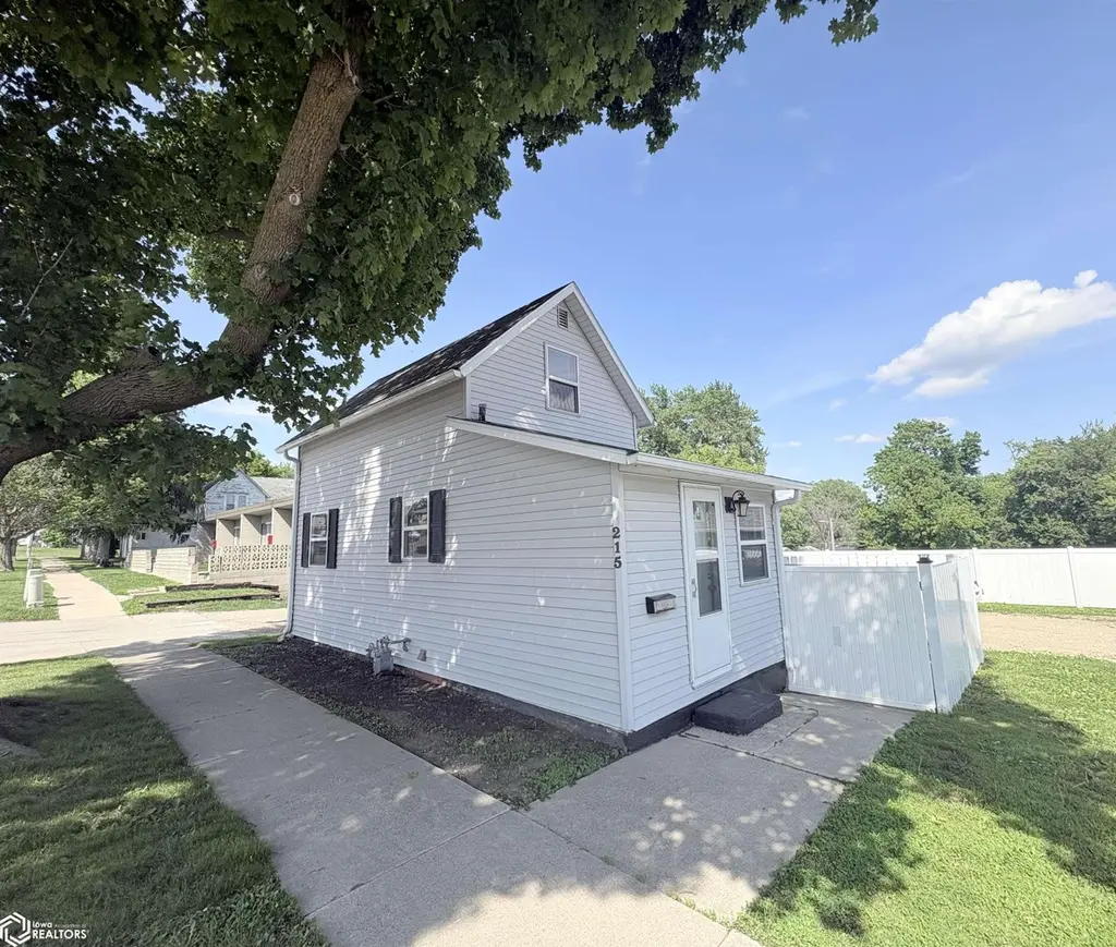 215 N 4th St