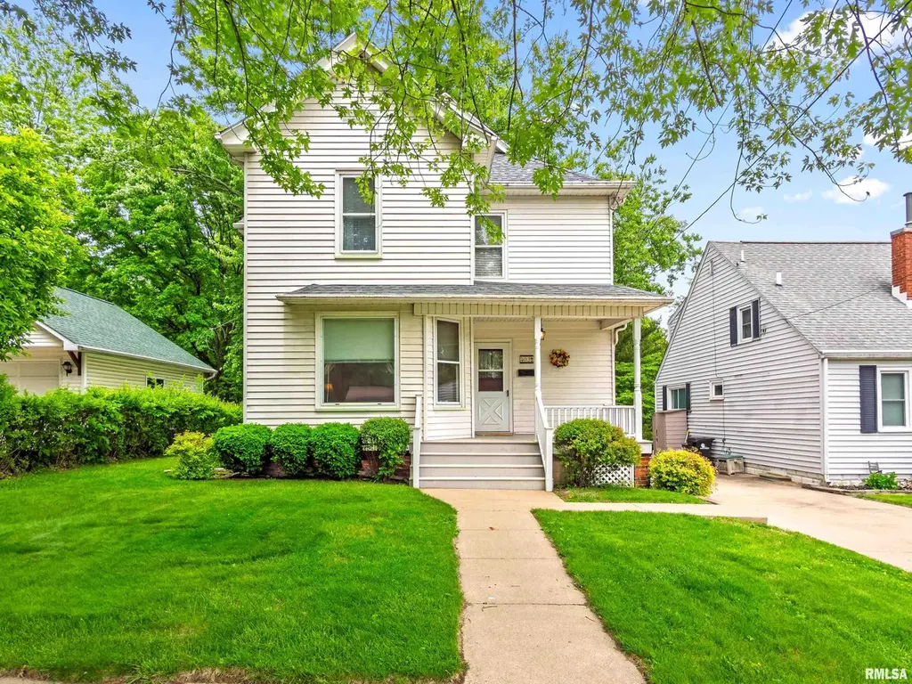 403 W Adams St