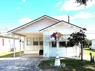 3006 Spur Dr