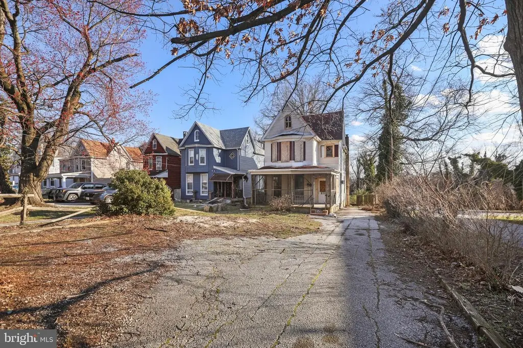 705 Woodbourne Ave