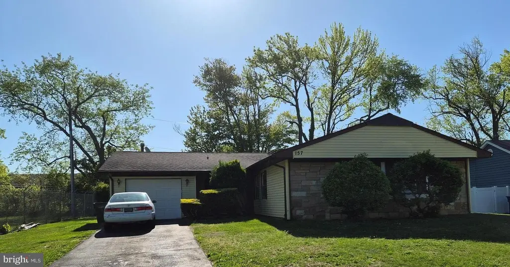 157 Edge Ln