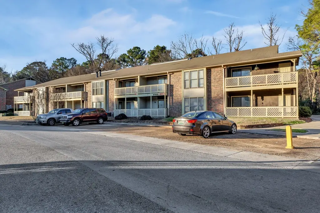 4952 Seven Pine Cir NW #11