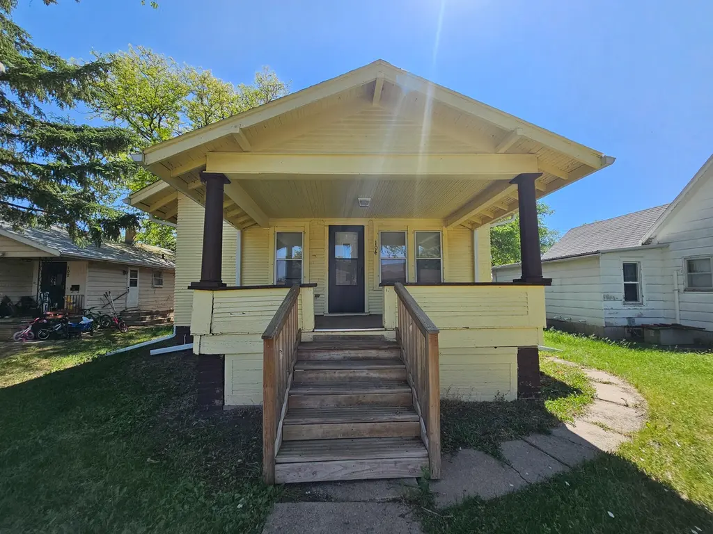 104 Grant Ave
