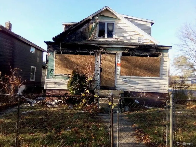 46 E Walton Ave