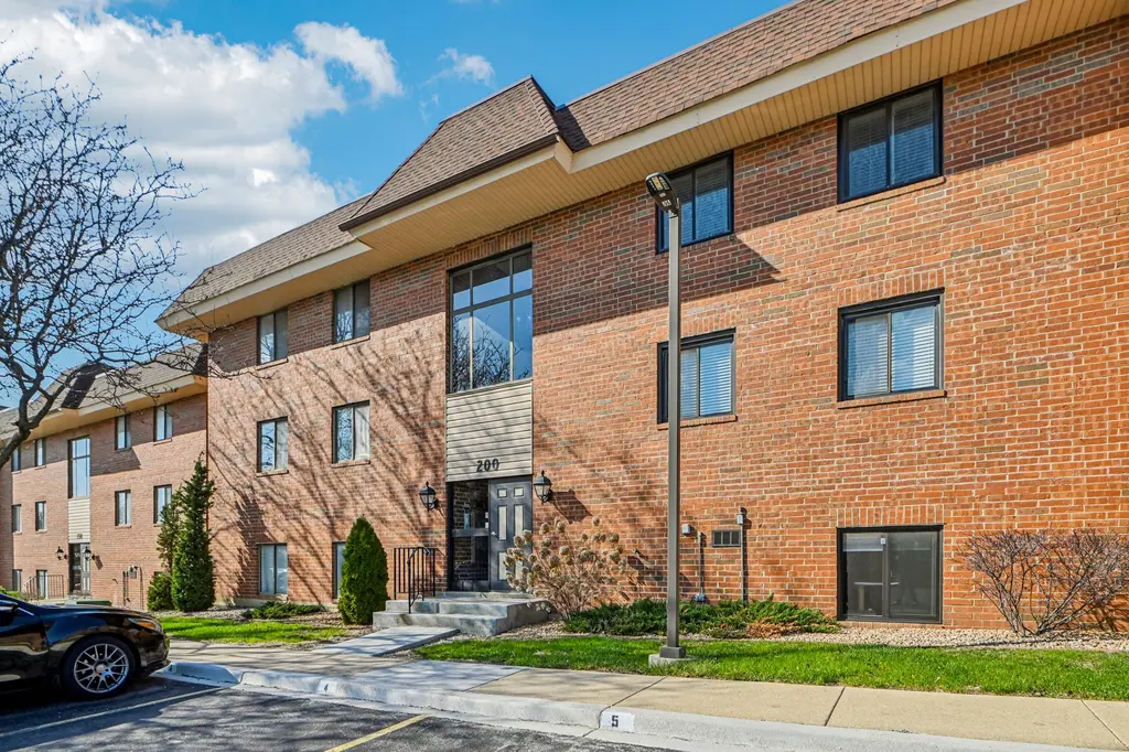 200 E Fountainview Ln Unit 2A