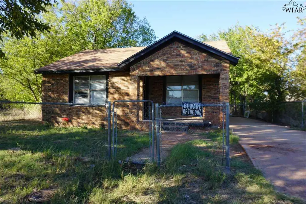 608 Juarez St