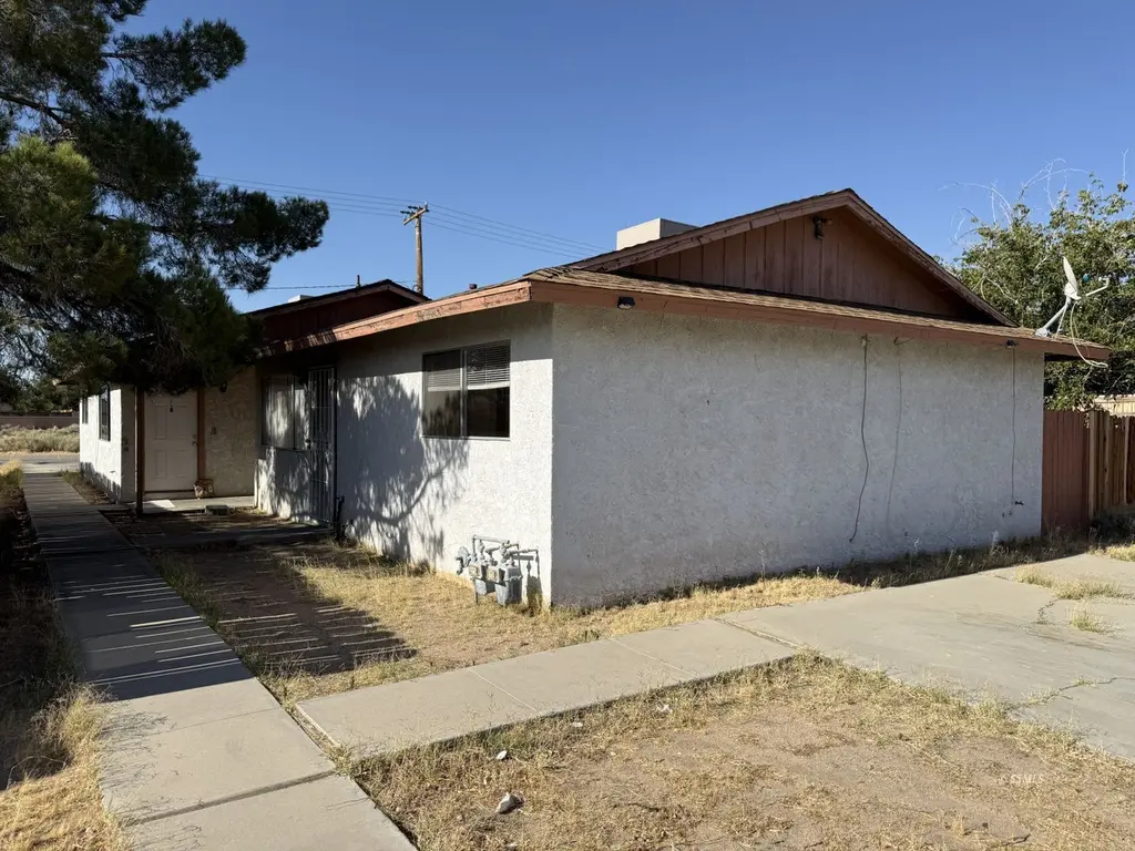 736 Commercial Ave