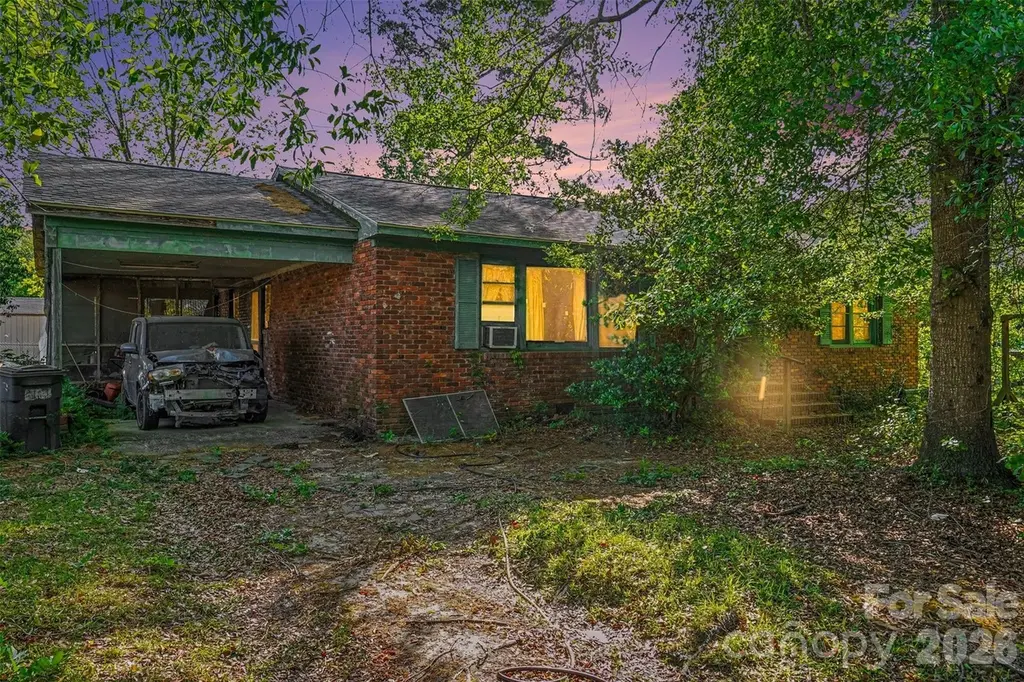 105 W Temple Ave