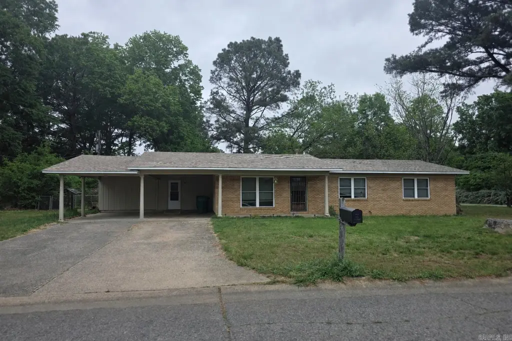 2 White Oak Dr