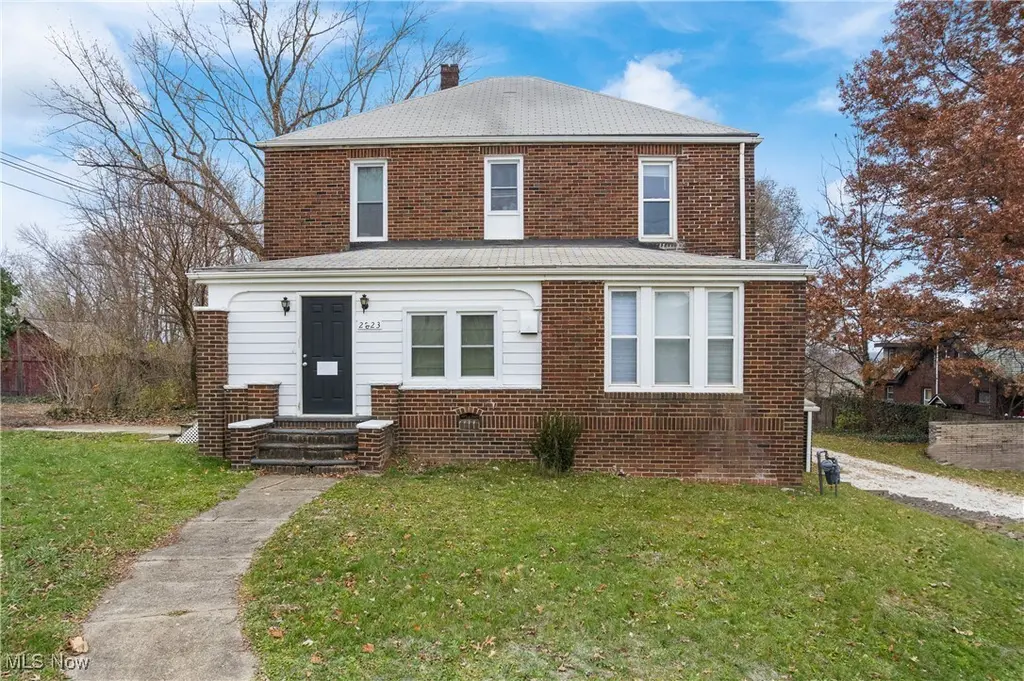 2823 Columbus Rd NE