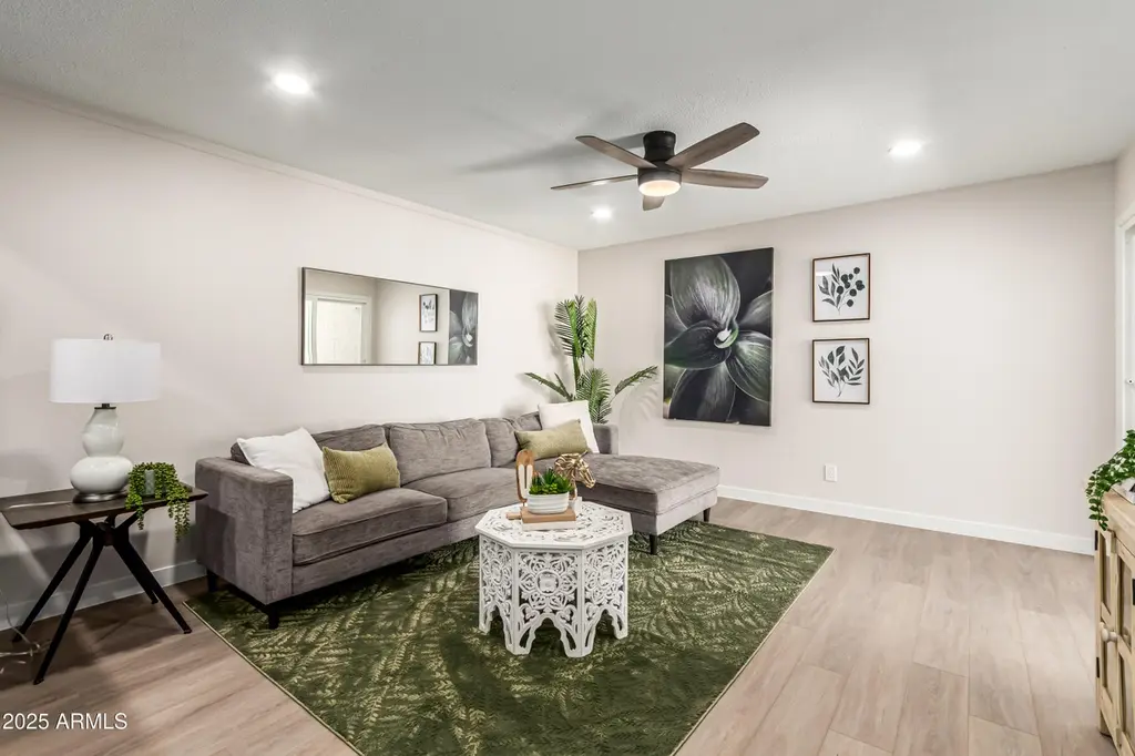 920 N 82nd St Unit H208