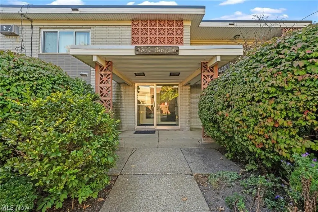 1372 Golden Gate Blvd Unit B-201