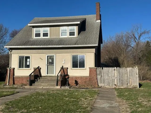 806 S Elm St
