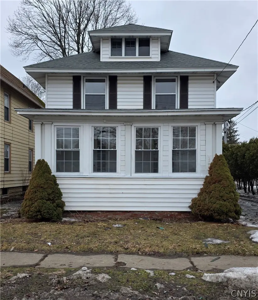 1706 Oneida St