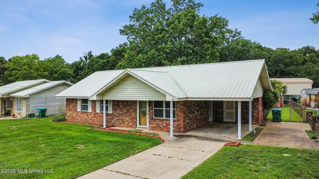 202 Hunter Dr