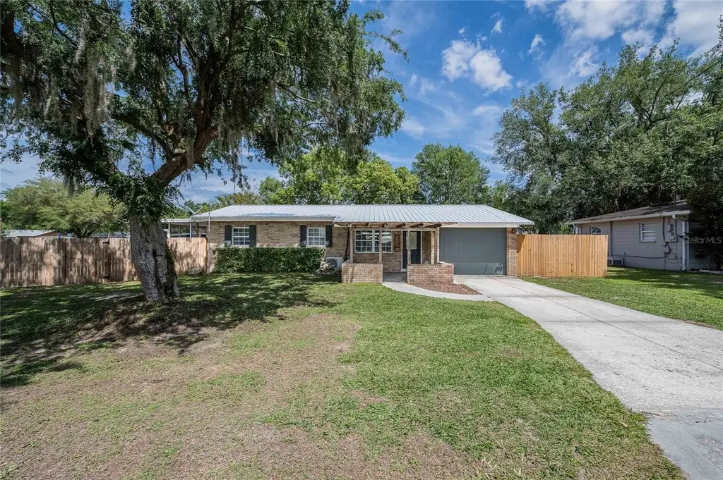 218 Maple Ln