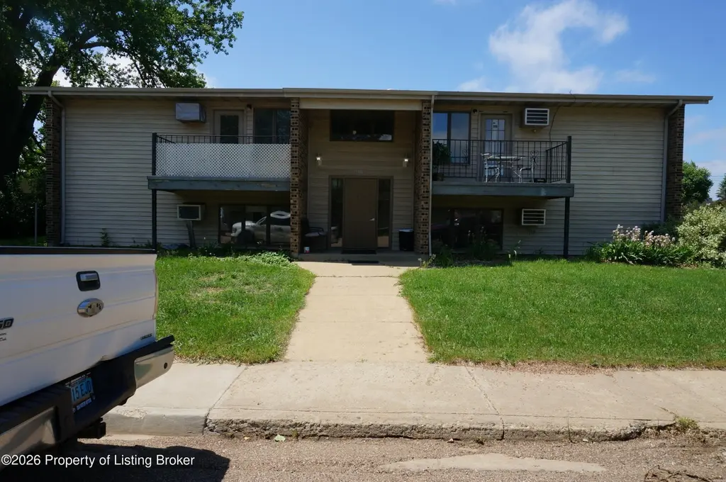 740 4th Ave E