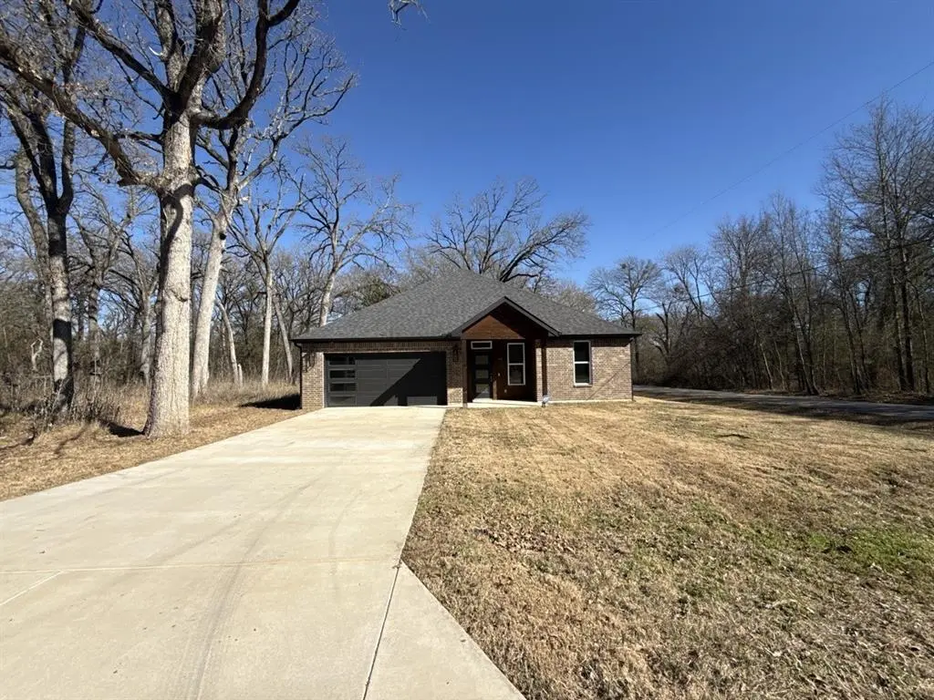 102 Oakwood Dr