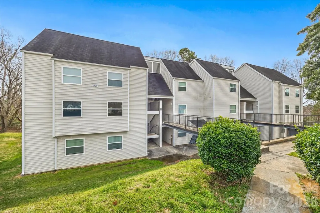9119 Spyglass Pl Unit 9119D