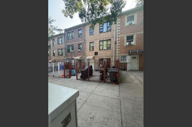 637 Barretto St