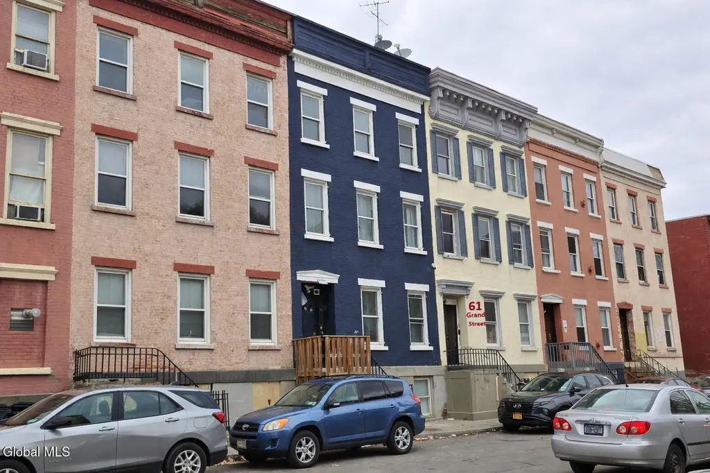 61 Grand St
