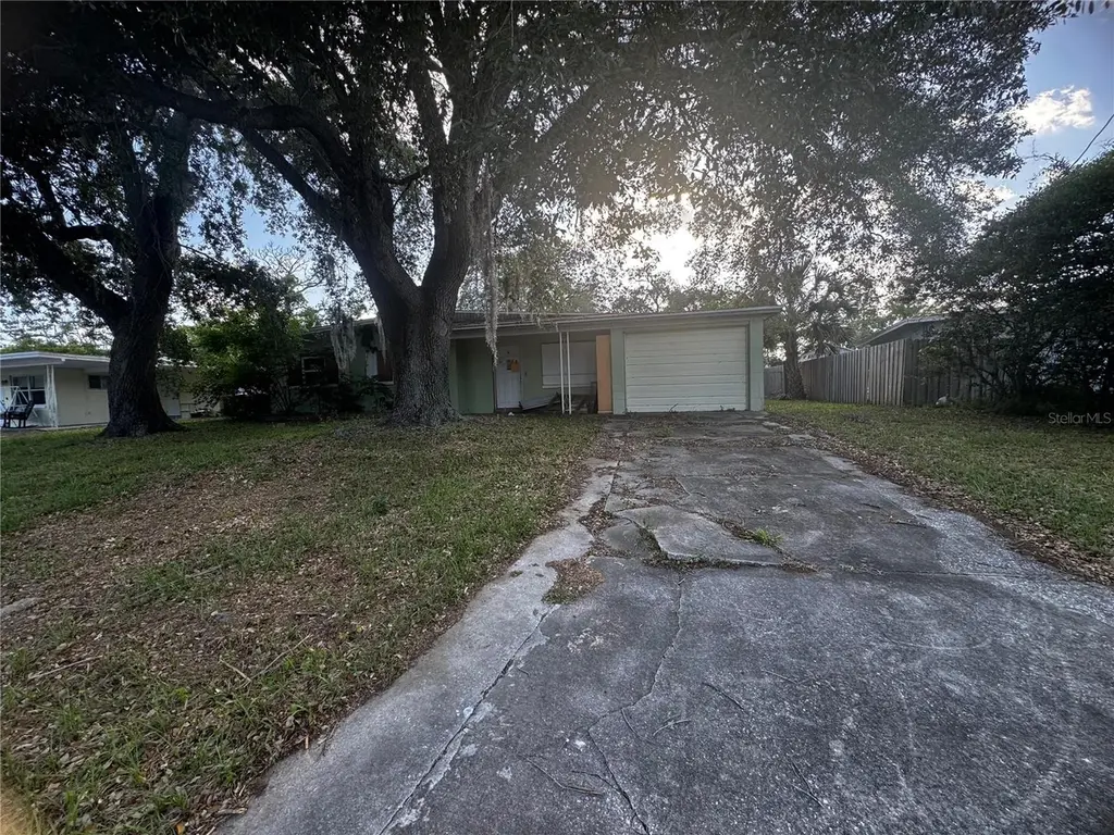 120 N Hilltop Dr