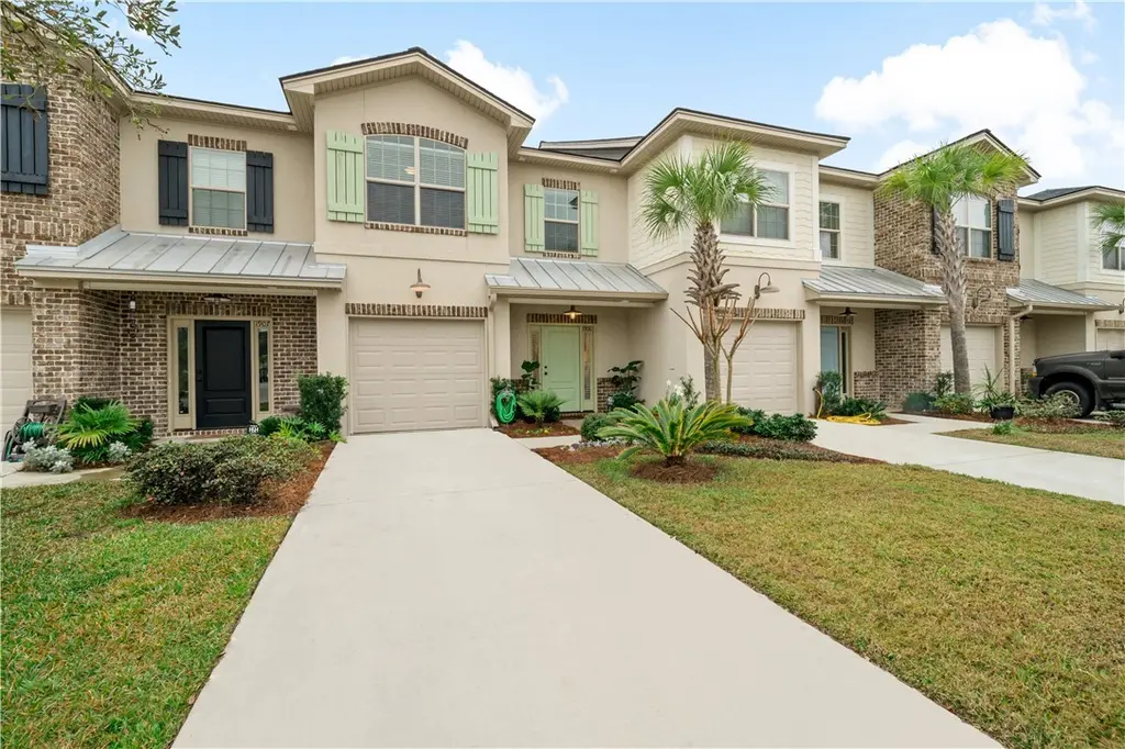 1906 Mariners Cir