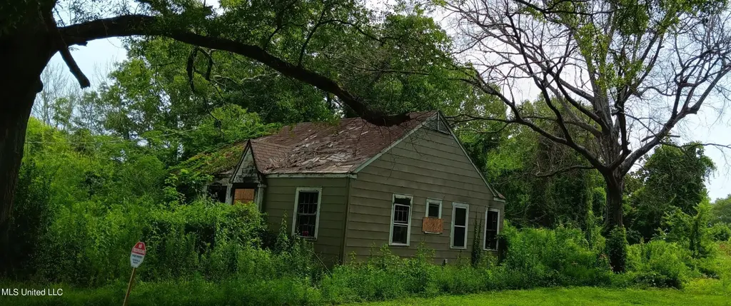 162 Ford Ave