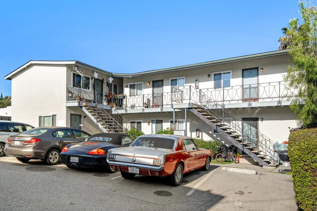 1011 Laguna St