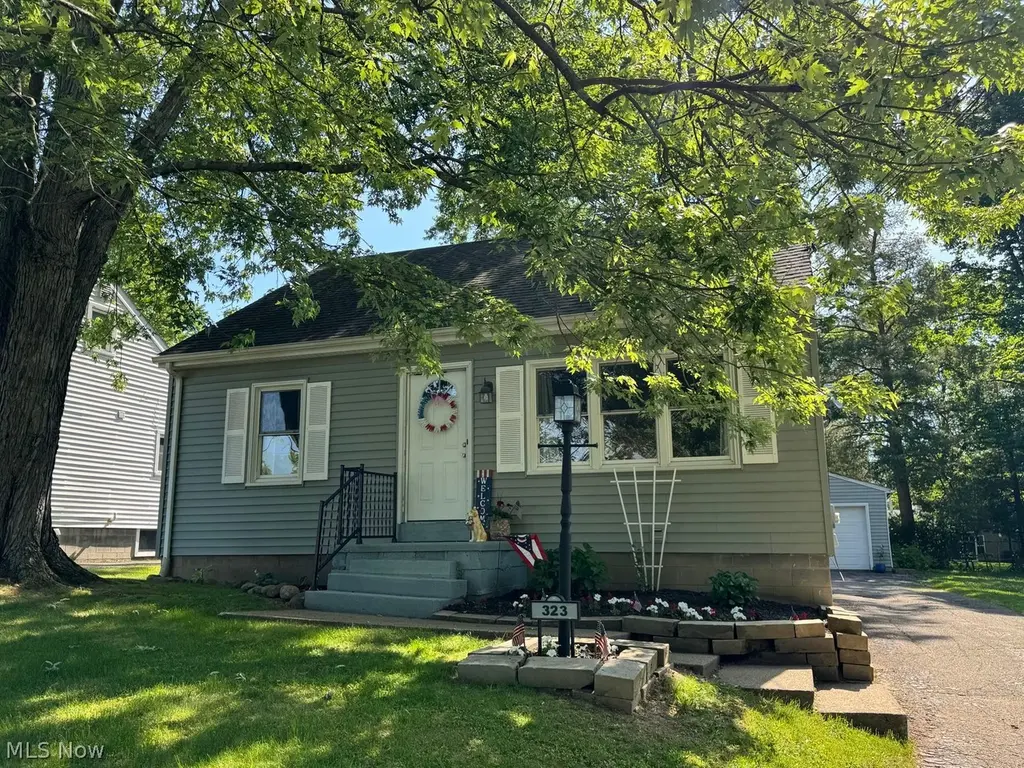 323 Stratford Ave