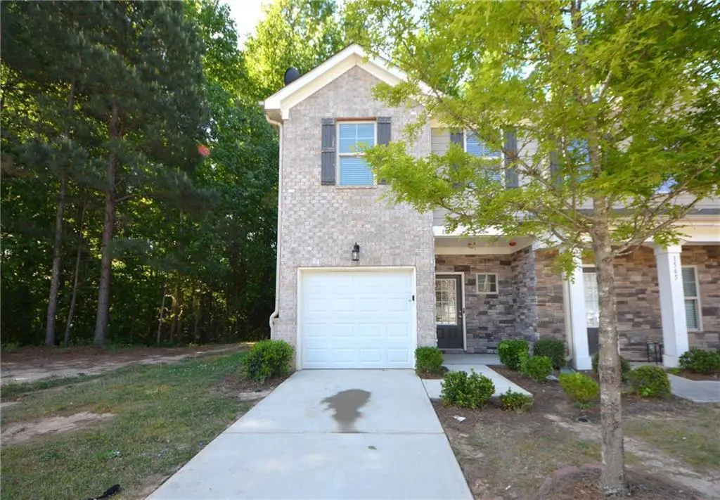 1567 Iris Walk