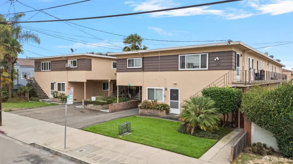 225 Chumalia St