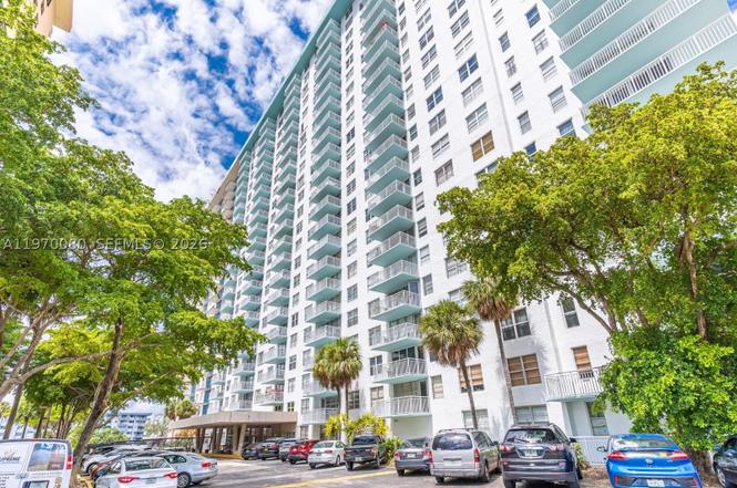 301 174 St #405