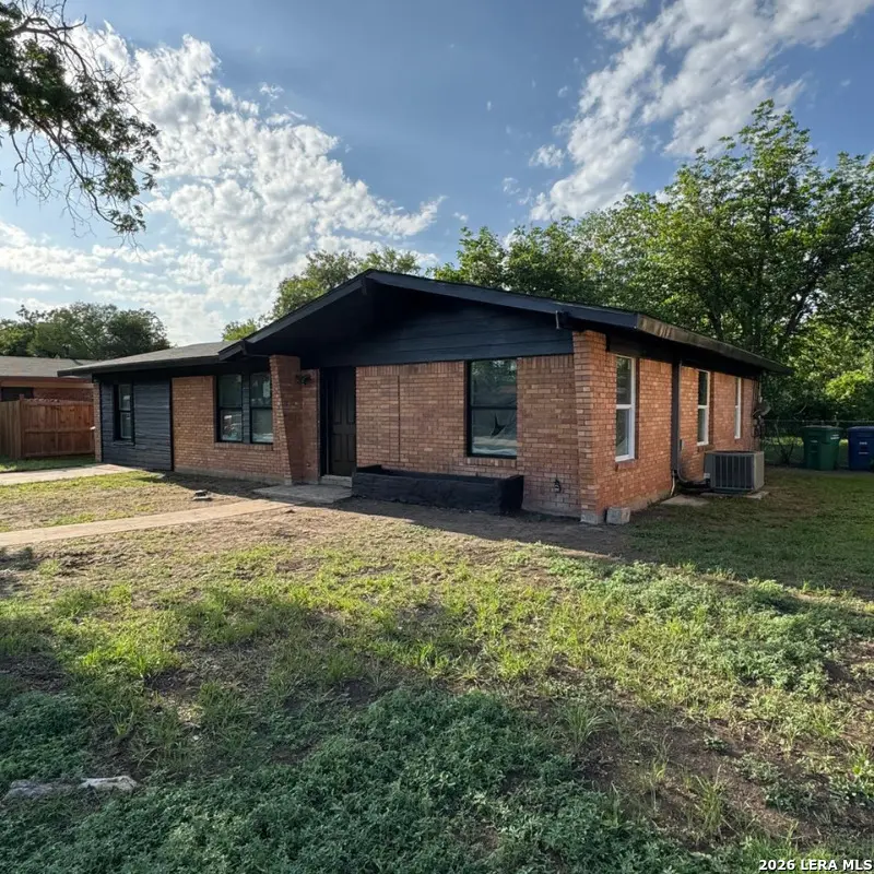 4627 Lakewood Dr