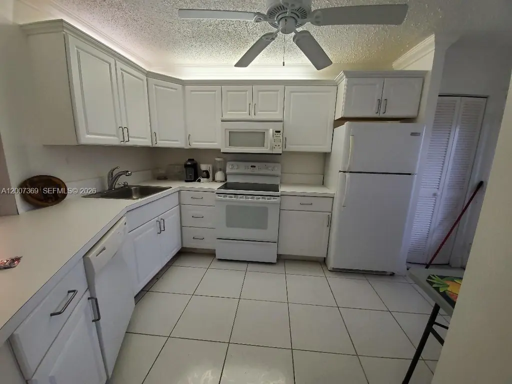 1750 NE 191st St Unit 105-1